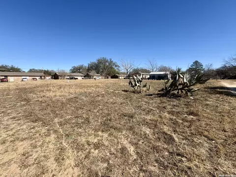 000 Trade St, Pleasanton, TX 78064