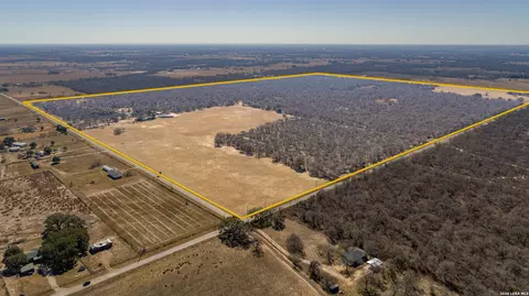 1387 County Road 304, Floresville, TX 78114