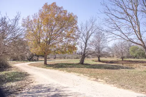 3190 Pittman Rd, Saint Hedwig, TX 78152