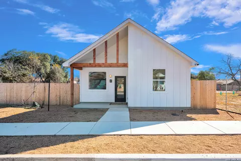 1535 Lennon St #4, San Antonio, TX 78223