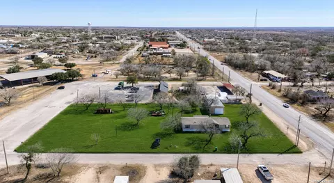 708 Mesquite, Jourdanton, TX 78026