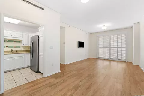 1 Towers Park Ln #1810, San Antonio, TX 78209