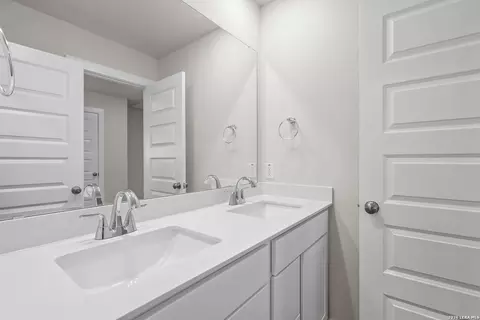 Bath - 5631 Franklin Hls, Von Ormy, TX 78073 photo 3 of 5