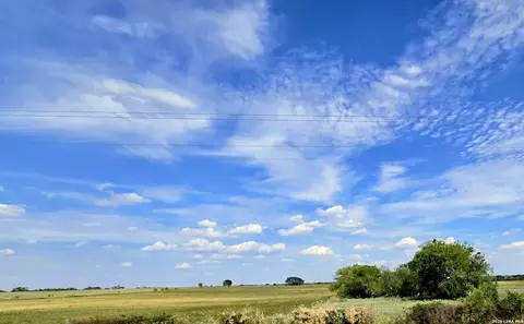 tbd Fm472, Bigfoot, TX 78005