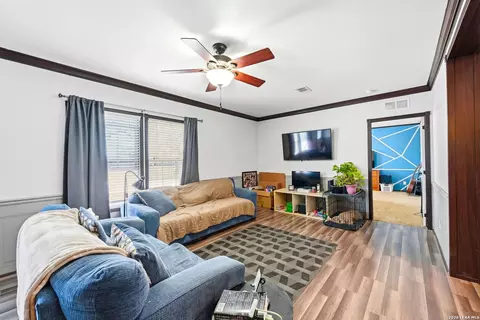4131 Hickory Hvn, Elmendorf, TX 78112