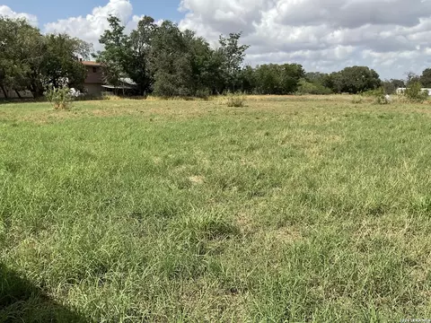 000 Libold, Devine, TX 78016 photo 4