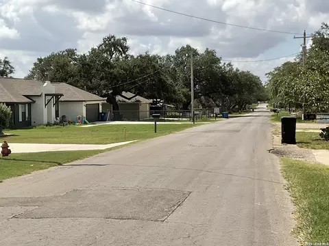 000 Libold, Devine, TX 78016 photo 5