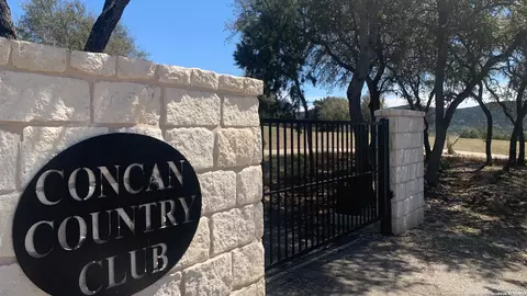 92 Mountain Valley Dr, Concan, TX 78838