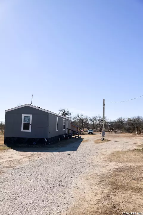 35 S Ala Blanca, Lytle, TX 78052 photo 2