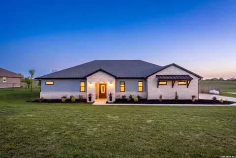 120 Western Way, Adkins, TX 78101