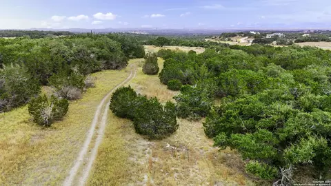 701 Windmill Ridge Dr, Blanco, TX 78606