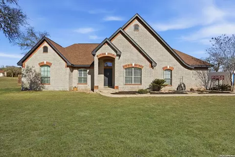108 Abrego Rdg, Floresville, TX 78114