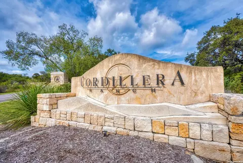 140 Hawkeye Ln, Boerne, TX 78006
