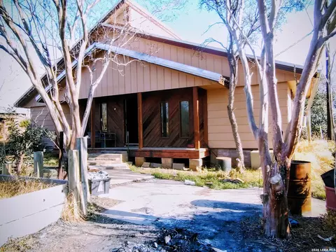 1641 County Road 223, Floresville, TX 78114
