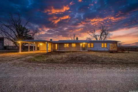 500 Pr 3300 Fm 1049n, Uvalde, TX 78801