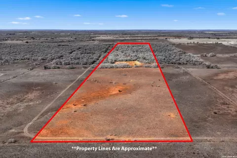 1895 County Road 448, Stockdale, TX 78160