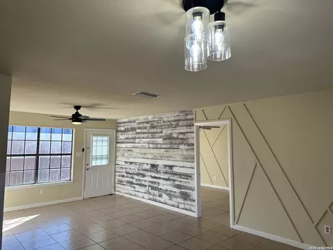 605 Oak Park #605, Boerne, TX 78006