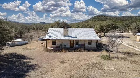 149 Red Oak Rd, Leakey, TX 78873