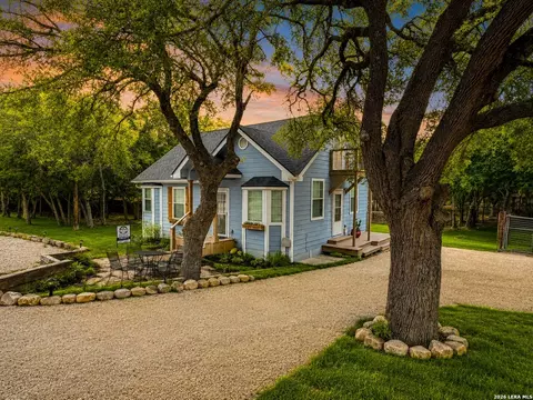 205 Woodridge, Canyon Lake, TX 78133