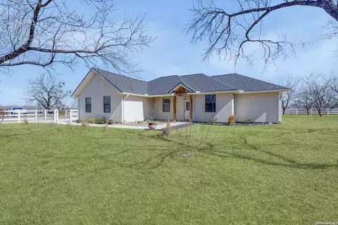 16282 Fm 472, Bigfoot, TX 78005