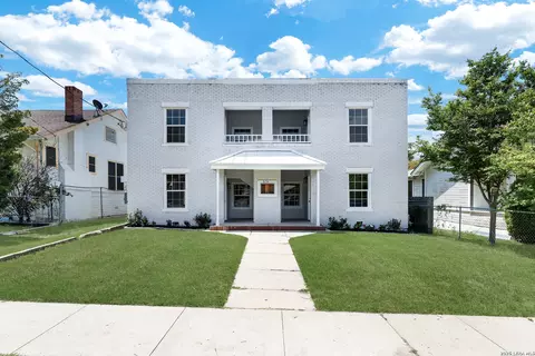 834 W Russell Pl, San Antonio, TX 78212