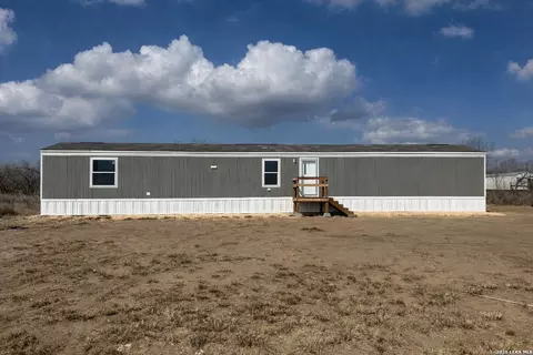 870 Ave J, Christine, TX 78012