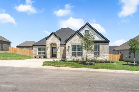 290 Lawrence Dr, Castroville, TX 78009