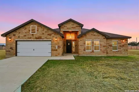 100 W Short Mdw, Lytle, TX 78052