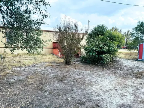 385 County Road 5719, Devine, TX 78016 photo 3