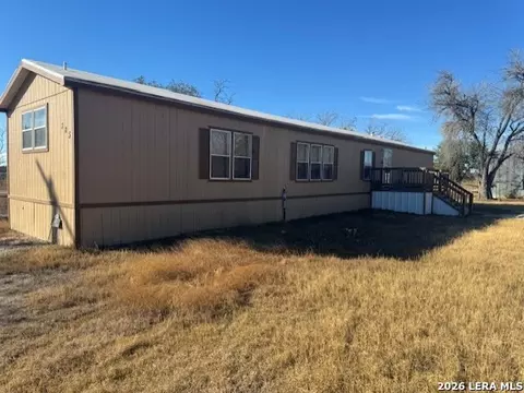 385 County Road 5719, Devine, TX 78016 photo 2