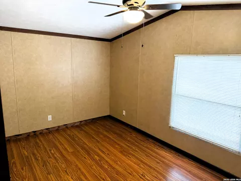 385 County Road 5719, Devine, TX 78016 photo 9