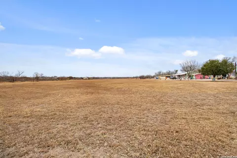 1140 County Road 6710, Natalia, TX 78059