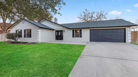 300 Ridge Crst, Seguin, TX 78155