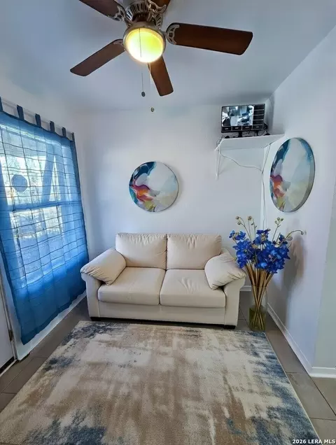 711 S Trinity St, San Antonio, TX 78207