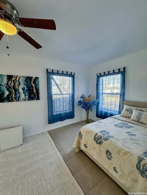 711 S Trinity St, San Antonio, TX 78207
