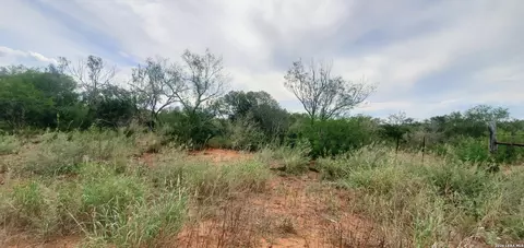 000 Carrol Rd, Cotulla, TX 78014