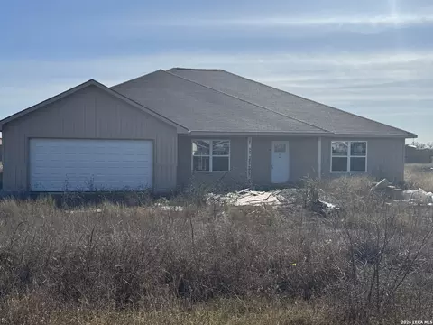 472 County Road 679, Natalia, TX 78059