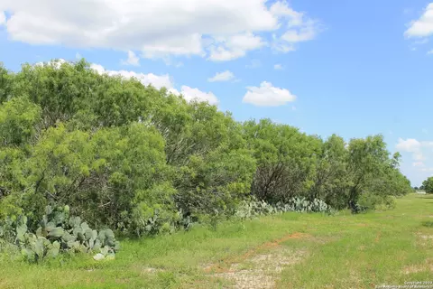 755 Pr Mia Ln, Floresville, TX 78064