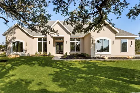 611 Parkview Pl, Canyon Lake, TX 78133