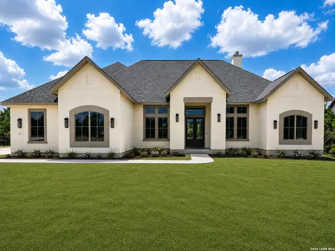 611 Parkview Pl, Canyon Lake, TX 78133