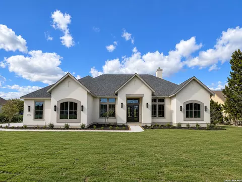 611 Parkview Pl, Canyon Lake, TX 78133