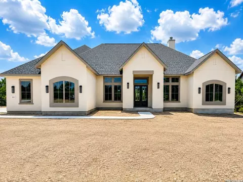 611 Parkview Pl, Canyon Lake, TX 78133