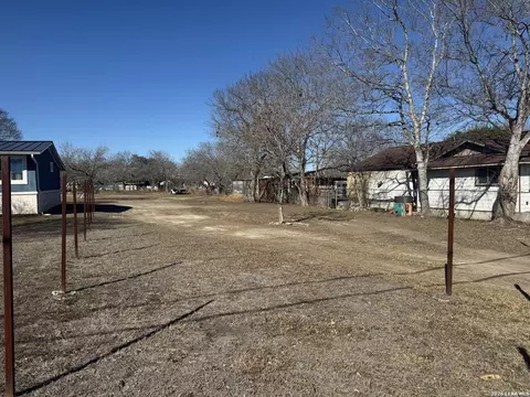 831 W Villaret, San Antonio, TX 78224