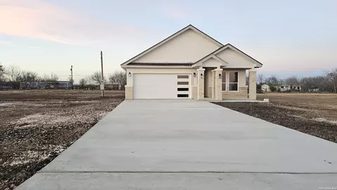 12611 Toro Dr, Atascosa, TX 78002
