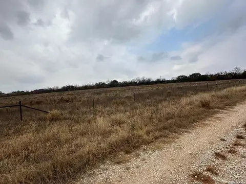 000 E Fm 462, Moore, TX 78057 photo 2