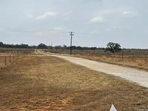 000 E Fm 462, Moore, TX 78057 photo 4
