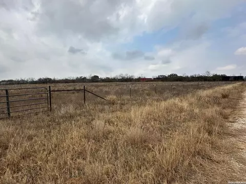 000 E Fm 462, Moore, TX 78057 photo 5