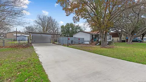 1656 NW Pecan, Mcqueeney, TX 78123