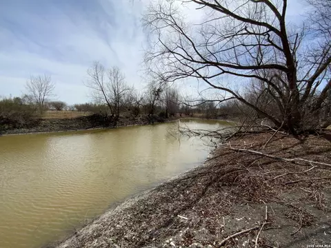 946 Country Ln, Marion, TX 78124