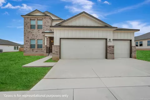 17506 Buffalo Grass Ln, Elmendorf, TX 78112